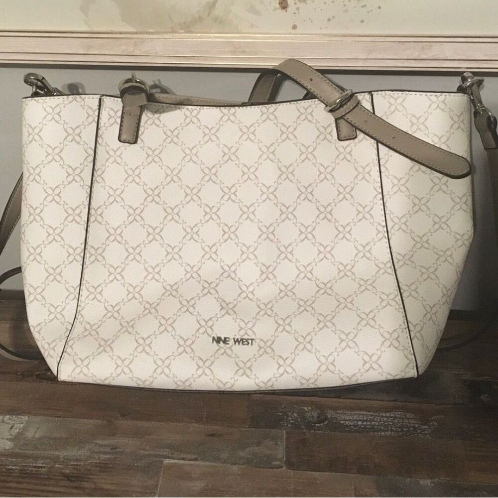 Nine West White and Tan Women's Bag FREE WRISTLET!